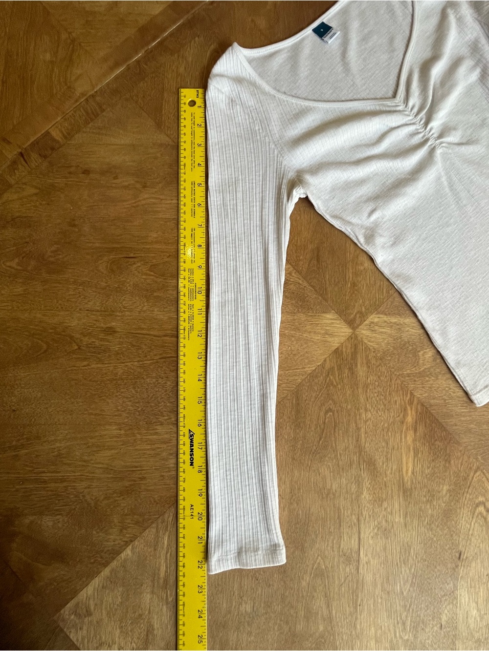 ✨ Old Navy White Ribbed Ruched Long Sleeve Top | Women’s Small 🤍 - Picture 8 of 9
